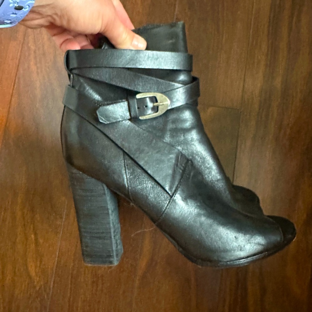 Digestion Morrison black leather booties 7.5